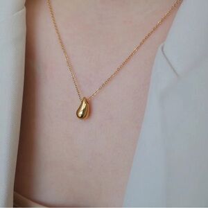 New Gold Plated Stainless Steel Fashion Tear Drop Necklace. NWT.